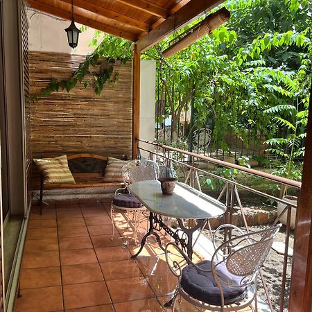 Quiet Apartment With Garden View In Kolonaki Atenas Exterior foto