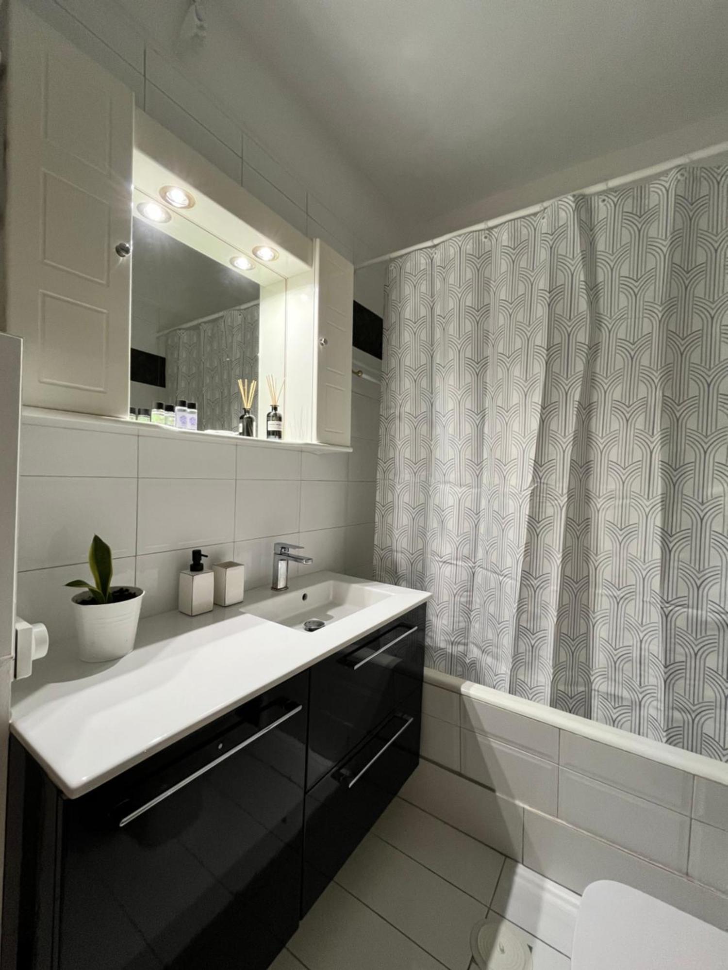Quiet Apartment With Garden View In Kolonaki Atenas Exterior foto