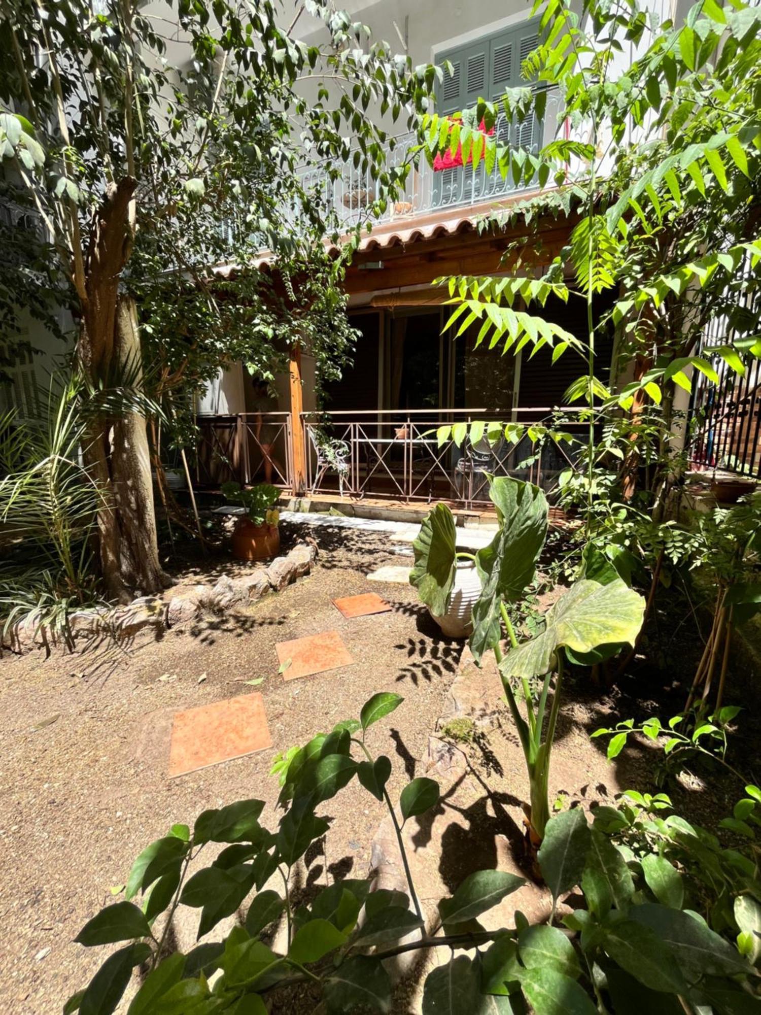Quiet Apartment With Garden View In Kolonaki Atenas Exterior foto