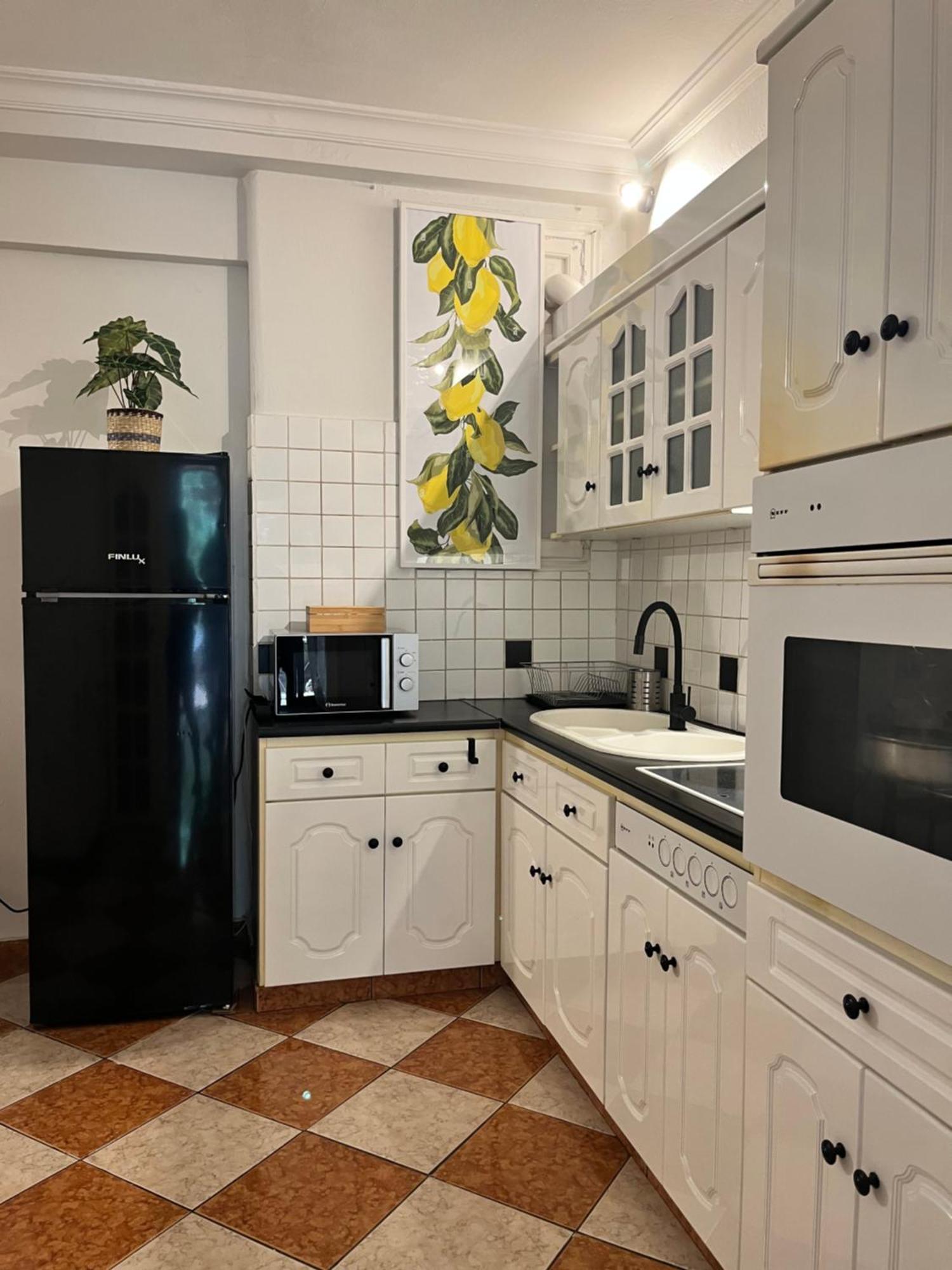 Quiet Apartment With Garden View In Kolonaki Atenas Exterior foto
