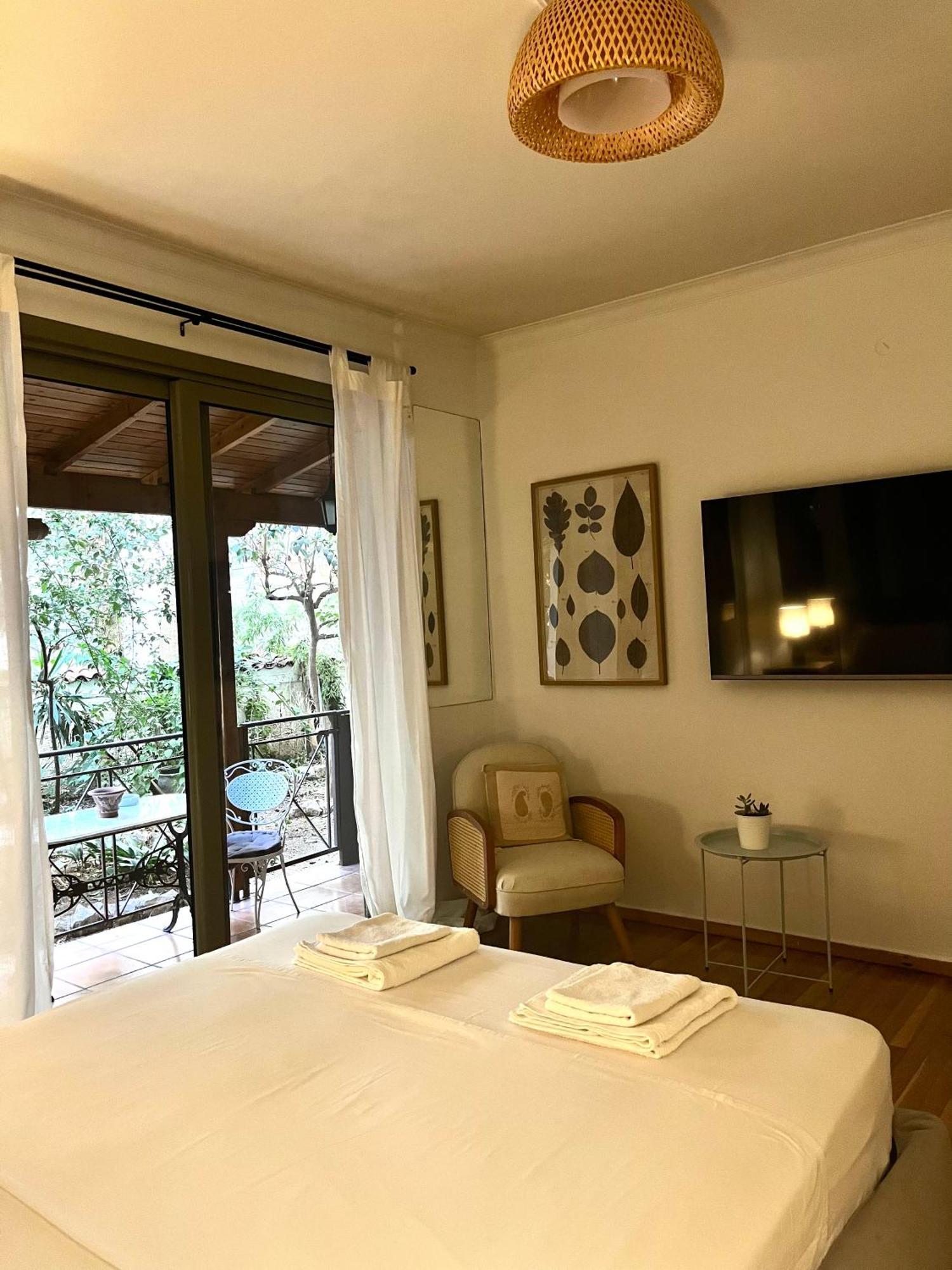 Quiet Apartment With Garden View In Kolonaki Atenas Exterior foto